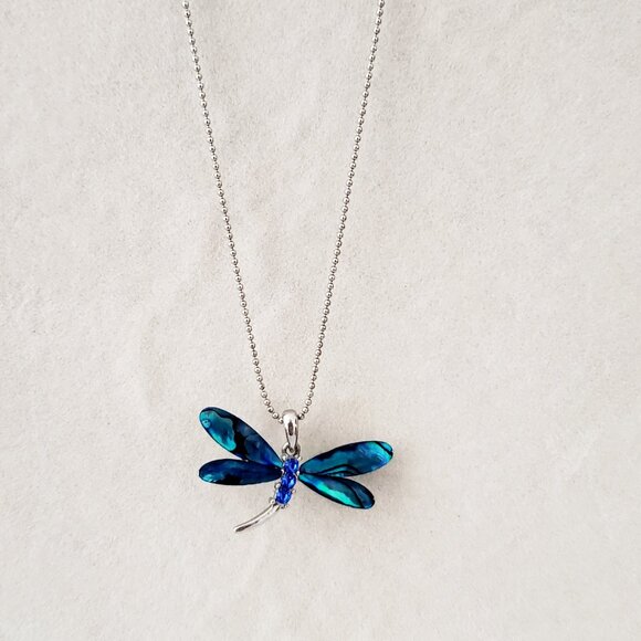 Stunning Blue PAUA SHELL Dragonfly Pendant Necklace Silver Tone Bead Chain - Picture 5 of 8